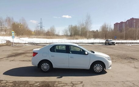 Renault Logan II, 2015 год, 650 000 рублей, 3 фотография