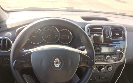 Renault Logan II, 2015 год, 650 000 рублей, 6 фотография