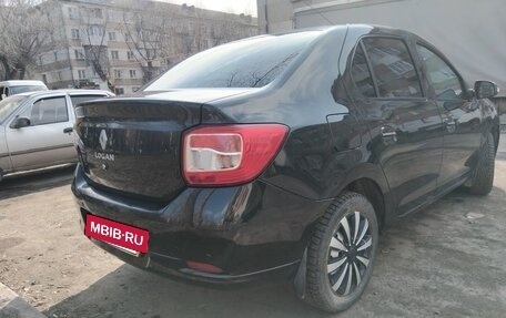 Renault Logan II, 2017 год, 800 000 рублей, 4 фотография