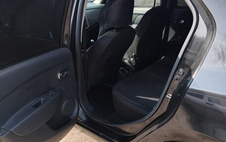 Renault Logan II, 2017 год, 800 000 рублей, 9 фотография