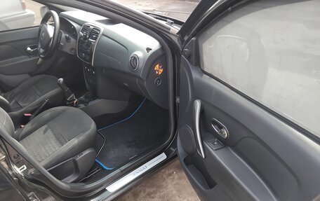 Renault Logan II, 2017 год, 800 000 рублей, 7 фотография