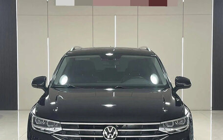 Volkswagen Tiguan II, 2022 год, 3 100 000 рублей, 2 фотография