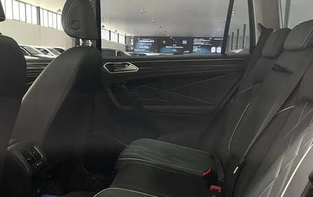 Volkswagen Tiguan II, 2022 год, 3 100 000 рублей, 8 фотография