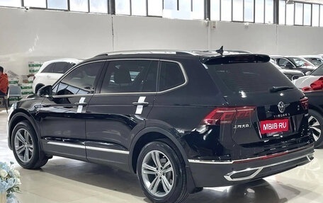 Volkswagen Tiguan II, 2022 год, 3 100 000 рублей, 3 фотография