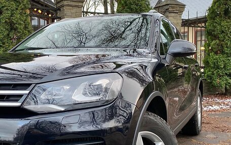 Volkswagen Touareg III, 2011 год, 1 970 000 рублей, 2 фотография