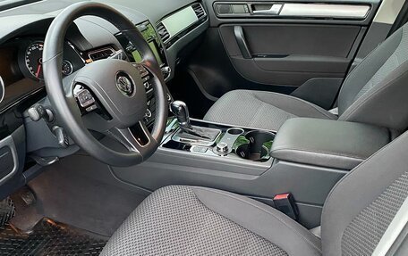 Volkswagen Touareg III, 2011 год, 1 970 000 рублей, 12 фотография