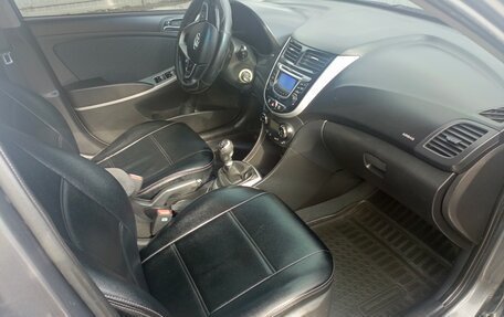 Hyundai Solaris II рестайлинг, 2015 год, 650 000 рублей, 3 фотография