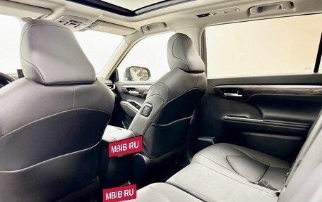 Toyota Highlander, 2026 год, 5 990 000 рублей, 13 фотография