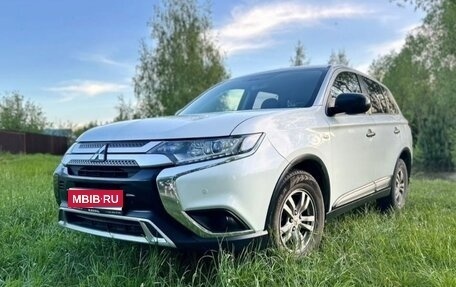 Mitsubishi Outlander III рестайлинг 3, 2020 год, 1 650 000 рублей, 1 фотография