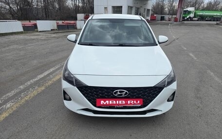 Hyundai Solaris II рестайлинг, 2020 год, 1 650 000 рублей, 3 фотография
