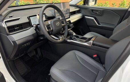 Toyota RAV4, 2025 год, 4 495 000 рублей, 17 фотография