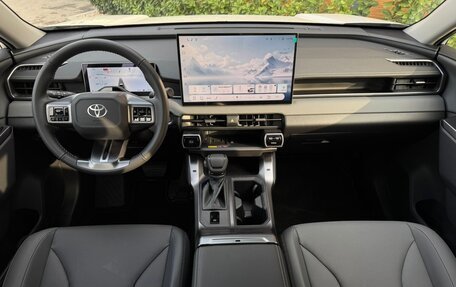 Toyota RAV4, 2025 год, 4 495 000 рублей, 16 фотография