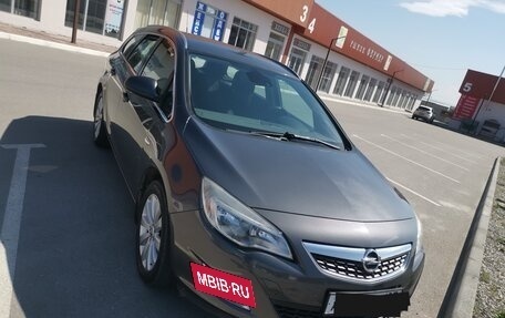 Opel Astra J, 2011 год, 850 000 рублей, 2 фотография