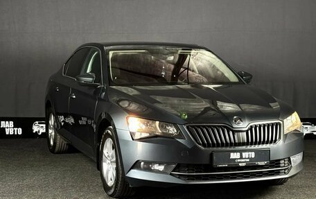 Skoda Superb III рестайлинг, 2019 год, 1 890 000 рублей, 3 фотография
