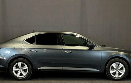 Skoda Superb III рестайлинг, 2019 год, 1 890 000 рублей, 4 фотография