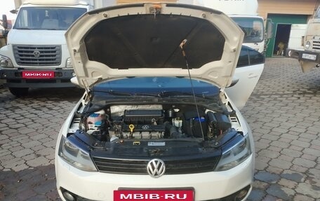 Volkswagen Jetta VI, 2014 год, 860 000 рублей, 14 фотография