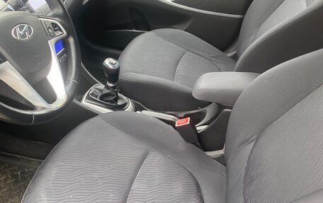 Hyundai Solaris II рестайлинг, 2012 год, 465 000 рублей, 16 фотография