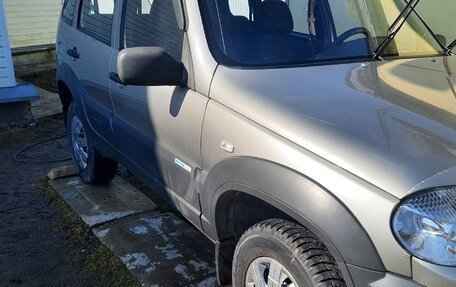 Chevrolet Niva I рестайлинг, 2011 год, 635 000 рублей, 2 фотография