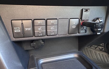 Toyota RAV4, 2017 год, 2 750 000 рублей, 22 фотография