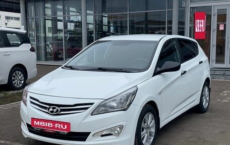 Hyundai Solaris II рестайлинг, 2015 год, 729 000 рублей, 2 фотография