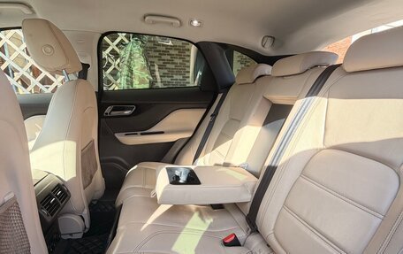 Jaguar F-Pace, 2017 год, 2 350 000 рублей, 15 фотография