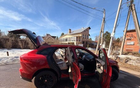 Jaguar F-Pace, 2017 год, 2 350 000 рублей, 3 фотография