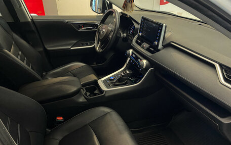 Toyota RAV4, 2021 год, 3 350 000 рублей, 7 фотография