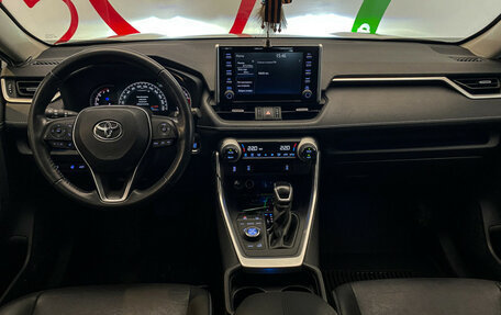 Toyota RAV4, 2021 год, 3 350 000 рублей, 10 фотография