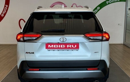 Toyota RAV4, 2021 год, 3 350 000 рублей, 5 фотография