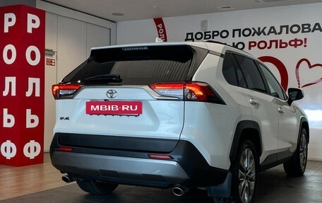 Toyota RAV4, 2021 год, 3 350 000 рублей, 4 фотография