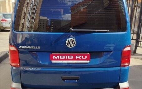 Volkswagen Caravelle T6 рестайлинг, 2018 год, 2 800 000 рублей, 3 фотография