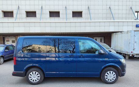 Volkswagen Caravelle T6 рестайлинг, 2018 год, 2 800 000 рублей, 4 фотография