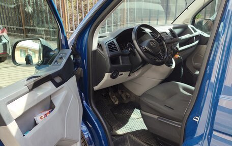 Volkswagen Caravelle T6 рестайлинг, 2018 год, 2 800 000 рублей, 9 фотография