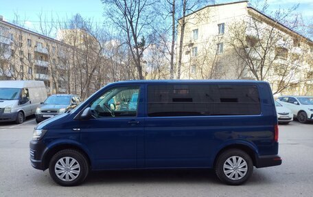 Volkswagen Caravelle T6 рестайлинг, 2018 год, 2 800 000 рублей, 6 фотография