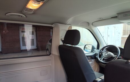 Volkswagen Caravelle T6 рестайлинг, 2018 год, 2 800 000 рублей, 18 фотография