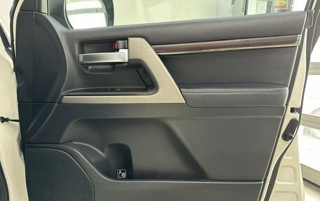 Toyota Land Cruiser 200, 2015 год, 4 990 000 рублей, 26 фотография