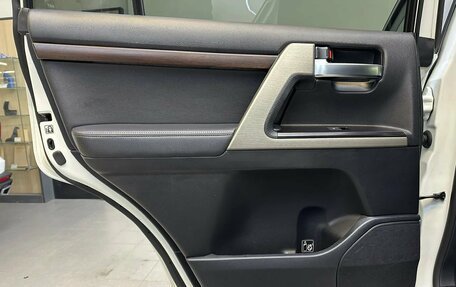 Toyota Land Cruiser 200, 2015 год, 4 990 000 рублей, 27 фотография