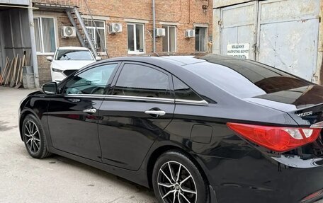 Hyundai Sonata VI, 2011 год, 1 300 000 рублей, 1 фотография