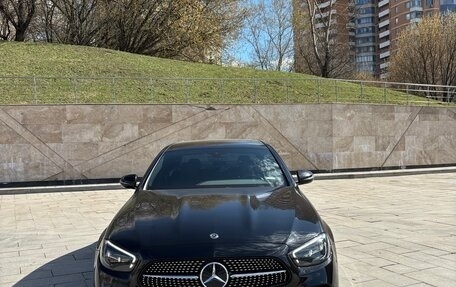 Mercedes-Benz E-Класс, 2021 год, 4 200 000 рублей, 1 фотография