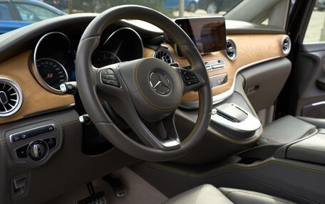 Mercedes-Benz V-Класс, 2022 год, 10 000 000 рублей, 18 фотография