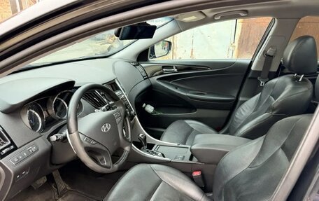 Hyundai Sonata VI, 2011 год, 1 300 000 рублей, 5 фотография