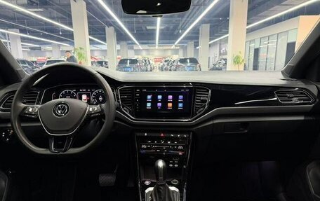 Volkswagen T-Roc I, 2022 год, 1 390 002 рублей, 6 фотография