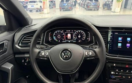 Volkswagen T-Roc I, 2022 год, 1 390 002 рублей, 7 фотография