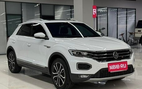 Volkswagen T-Roc I, 2022 год, 1 390 002 рублей, 2 фотография