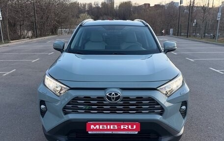 Toyota RAV4, 2019 год, 3 700 000 рублей, 2 фотография