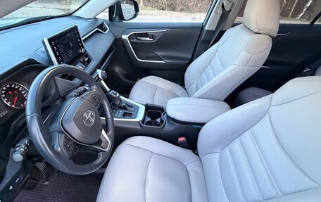 Toyota RAV4, 2019 год, 3 700 000 рублей, 8 фотография