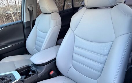 Toyota RAV4, 2019 год, 3 700 000 рублей, 13 фотография