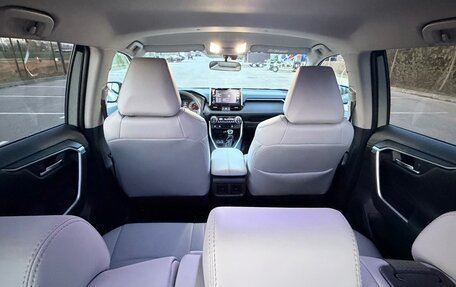 Toyota RAV4, 2019 год, 3 700 000 рублей, 14 фотография