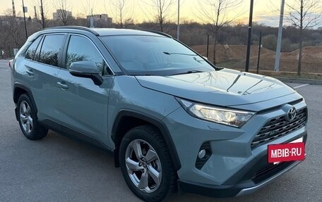 Toyota RAV4, 2019 год, 3 700 000 рублей, 7 фотография