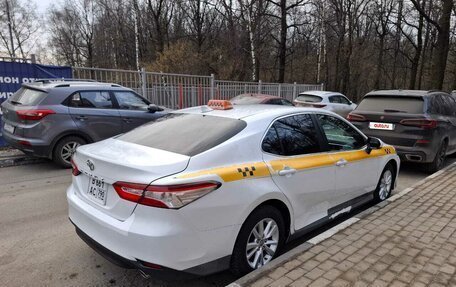 Toyota Camry, 2020 год, 2 200 000 рублей, 4 фотография